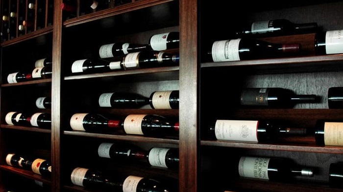 Should wine bottles be stored vertically or horizontally?